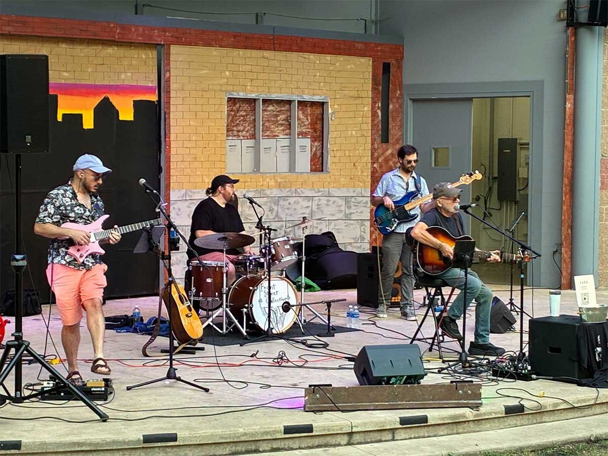 Bruce Moon & The Amplifiers